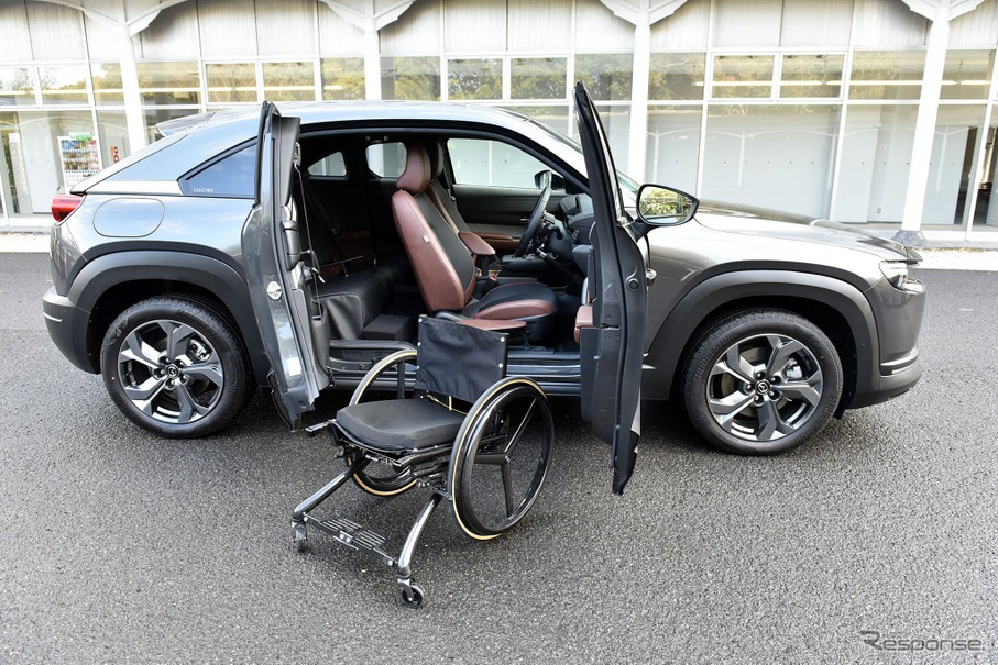 マツダ Mx 30 Ev 車いすの積み込みや運転のしやすさを考えた自操車 Self Empowerment Driving Vehicle レスポンス Response Jp