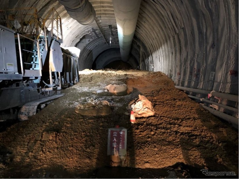 土砂流入があった野田追トンネル北工区坑内。3月22日6時頃の様子。