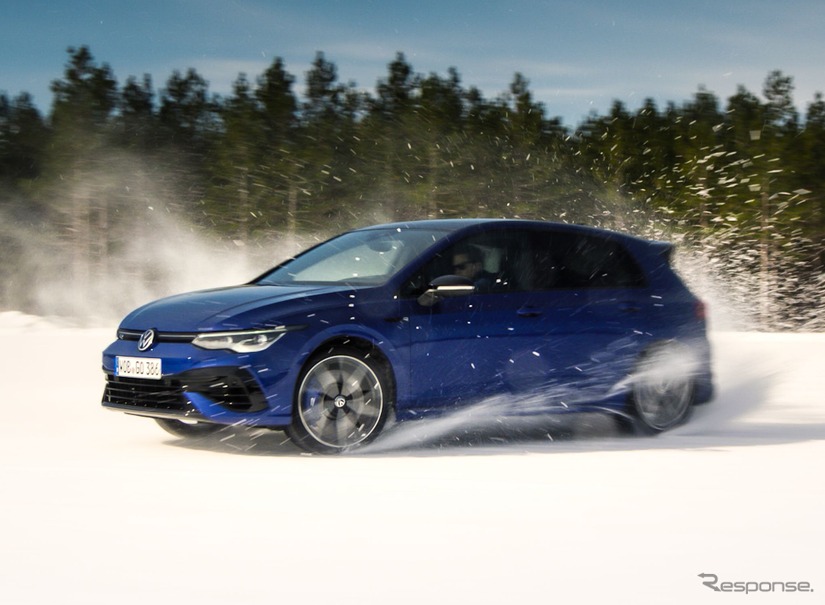 Vw ゴルフr 新型と R32 雪上でドリフト対決 動画 レスポンス Response Jp