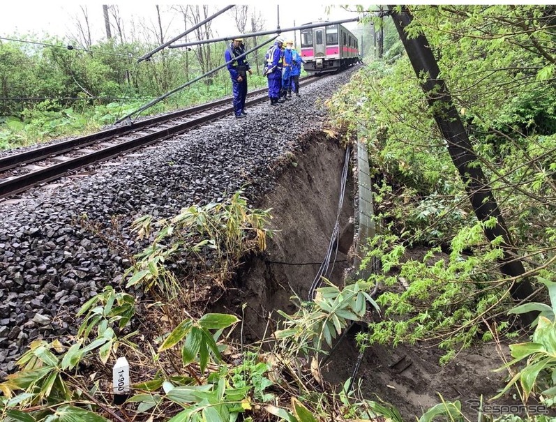 奥羽本線大館 弘前間でバス代行 白沢 陣馬間 大雨で架線柱が傾く 復旧は5月19日昼以降に レスポンス Response Jp 奥羽本線大館 弘前間でバス代行 白沢 陣馬間 大雨で架線柱が傾く 復旧は5月19日昼以降に レスポンス Response Jp