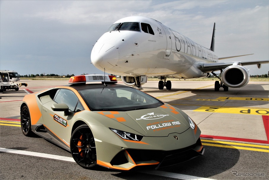 ランボルギーニ ウラカン Evo 航空機の誘導車に イタリア国際空港 レスポンス Response Jp ランボルギーニ ウラカン Evo 航空機の誘導車に イタリア国際空港 レスポンス Response Jp
