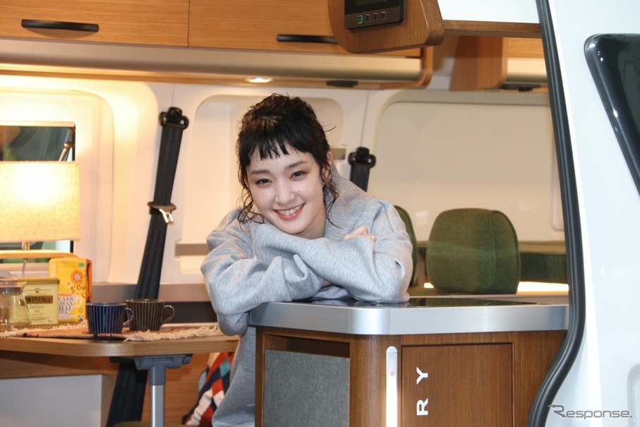 【剛力彩芽】憧れのキャンピングカー出会うも「免許持ってないんです」 トレンドアップ