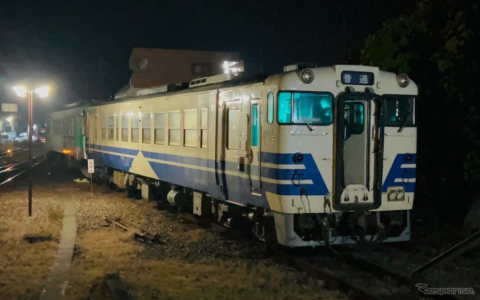 12月12日未明、北条町駅に到着したキハ40 535。