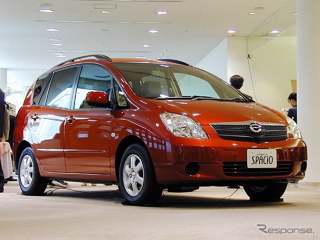2001年度「車名別販売ランキング」1位---前年比24%増、2年連続で