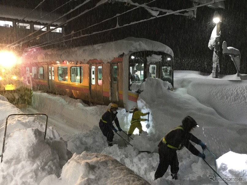 依然続く上越線と飯山線の大雪禍 1月17日の鉄道運休情報  レスポンス 