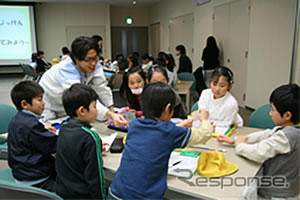 日本精工の子ども科学教室---小学生がベアリングの仕組みなど体験学習