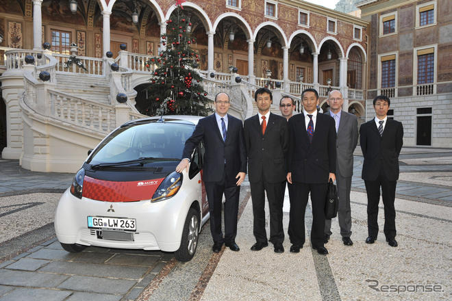 三菱 i MiEV…モナコでアルベール2世公殿下が試乗