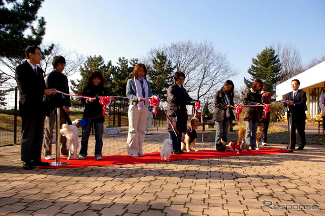 年末年始は犬を連れて…東北道 佐野SAにドッグラン