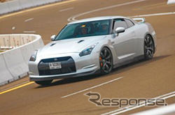 日産 GT-R、アラブの山岳路で走行チャレンジ