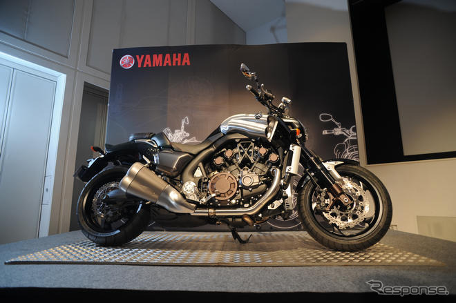 【東京モーターサイクルショー09】ヤマハ VMAX に触れる数少ないチャンス