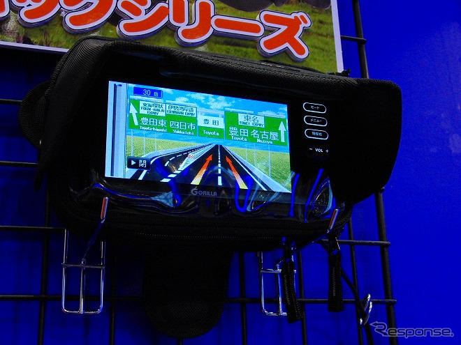 【東京モーターサイクルショー09】PNDを入れることが可能なバッグが登場