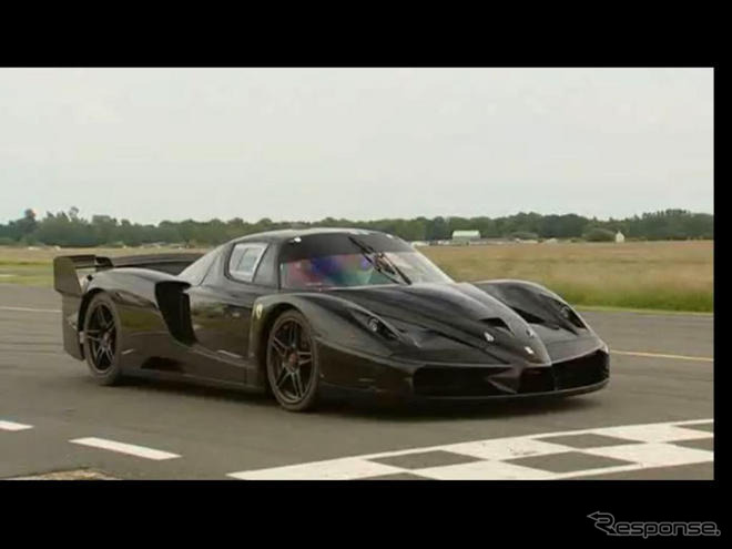 ［動画］覆面レーサーは誰だ！…フェラーリ FXX の凄い走り