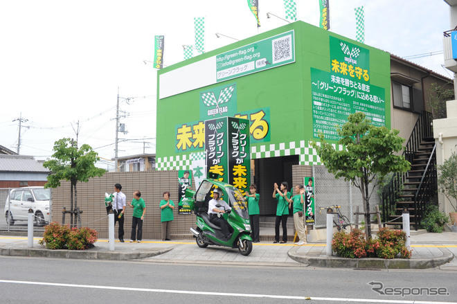 松浪健太氏、スクーター街宣車で未来を先取りできるか