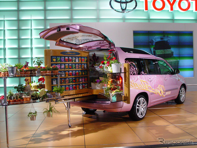 【東京ショー2002速報】こんな移動販売車があってもいい---トヨタ『サクシード』