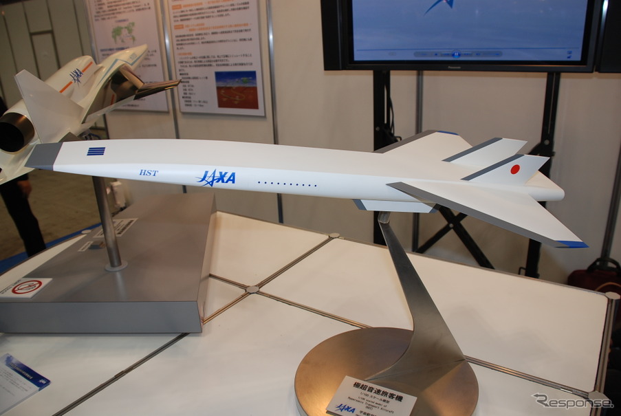 JAXAブースに出展された「極超音速旅客機」の模型