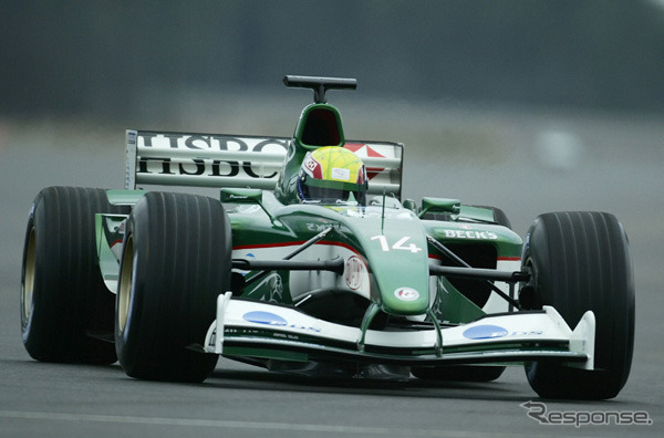 ジャガーF1、インターネットで新車「R4」発表