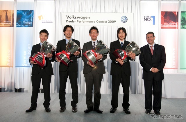 4部門優勝者。向かって左から中川、瑜伽、久保田、坂巻各選手、ドリザスVGJ社長