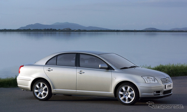 【ジュネーブショー2003出品車】トヨタ、欧州戦略車『アベンシス』を日本投入