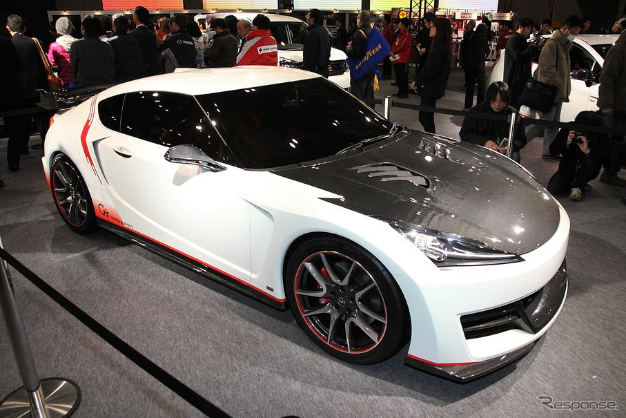 FT-86 G Sports Concept。ノーマルのFT-86よりロングノーズ化されている