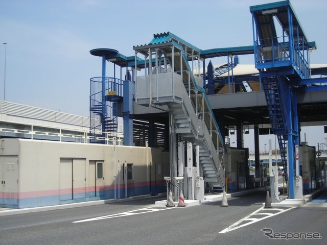 横断歩道橋を設置（写真＝首都高）