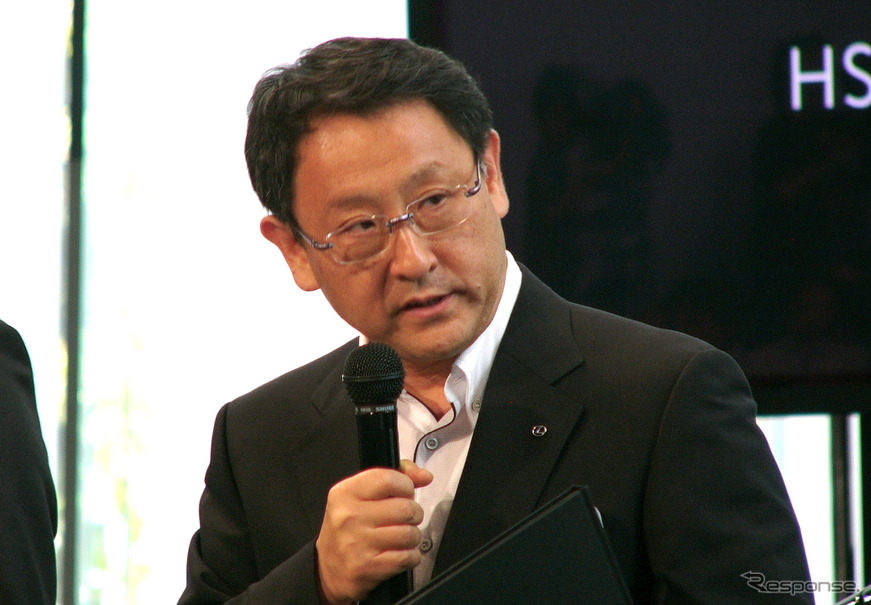 レクサスHS250h発表会での豊田社長（2009年7月）