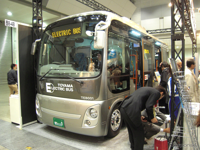 国際カーエレクトロニクス展に出展された富山市の電動バス。