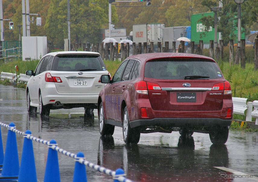 全車速追従機能付クルーズコントロールは完全停止まで行う。