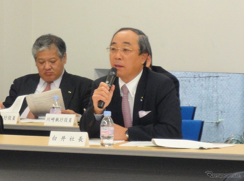 27日、決算発表会見での白井芳夫社長（写真＝池原照雄）