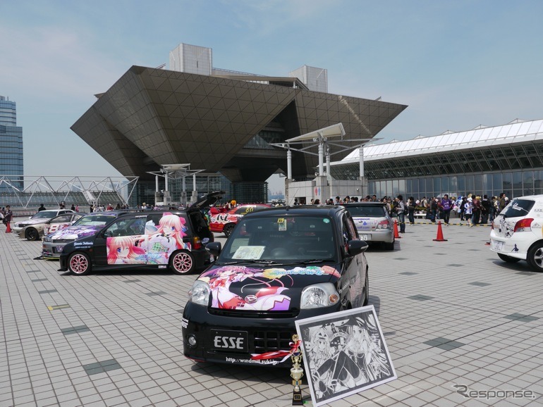 東京ビッグサイトでコスプレイベント開催、とあるアニメキャラや痛車が登場