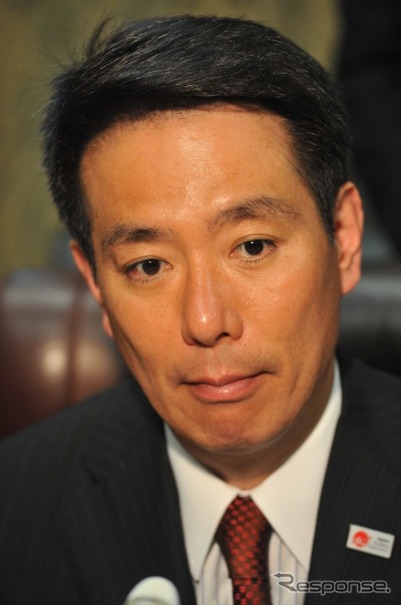 「新料金6月実施は難しい」と、前原国交相の顔色は冴えなかった。（18日・国会での会見で。撮影＝中島みなみ）