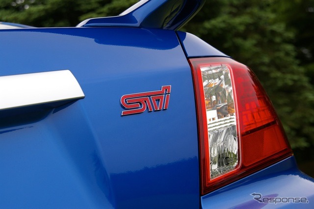 インプレッサWRX STI、プラズマブルー・シリカ