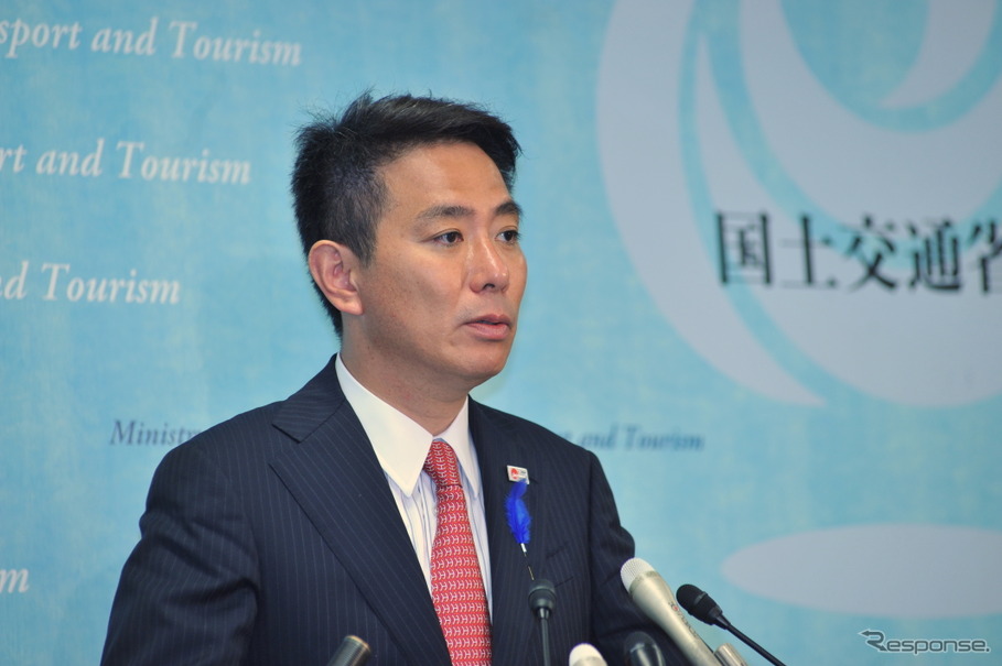 16日・閣議後に会見する前原国交相　撮影＝中島みなみ