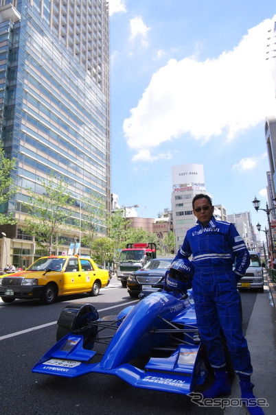 オーナーの石川剛さん。左に見えるのは東京ミッドタウンだ