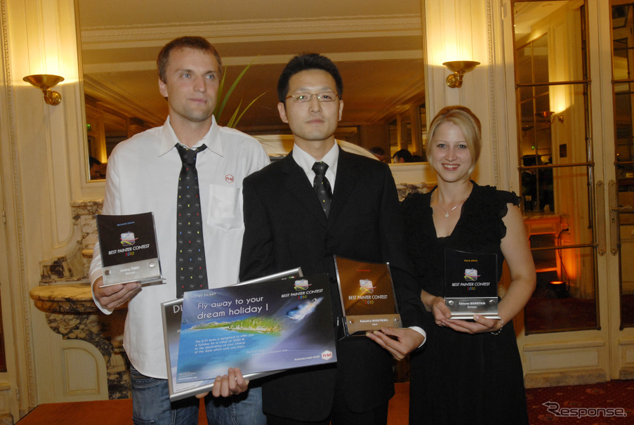 左から2位のスロベニア代表Andrej Simcさん、永塚伸洋さん、ドイツ代表Simone Boretiusさん