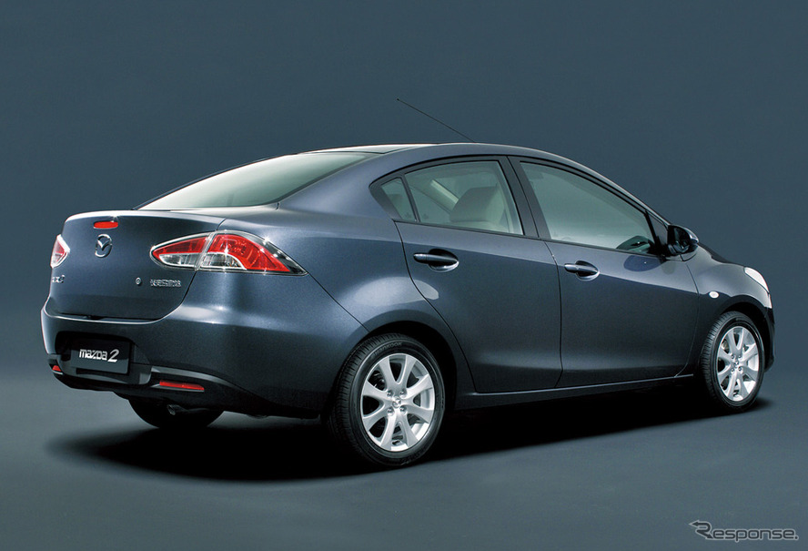 中国で販売されているマツダ2（日本名デミオ）セダン