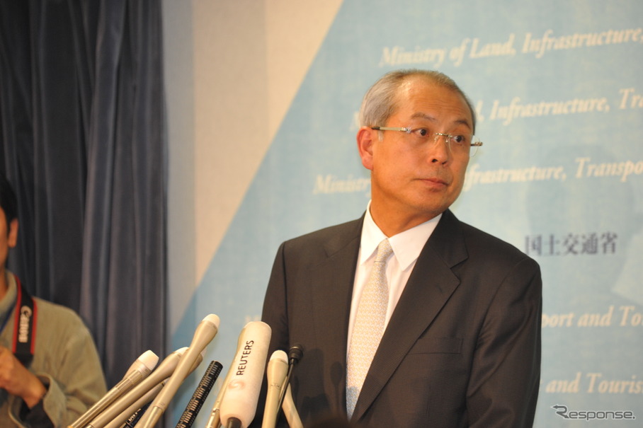 鈴木久泰長官(5日、撮影=中島みなみ)