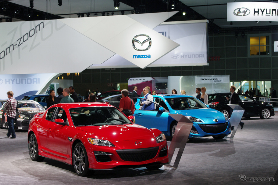 ロサンゼルスモーターショーのマツダブース