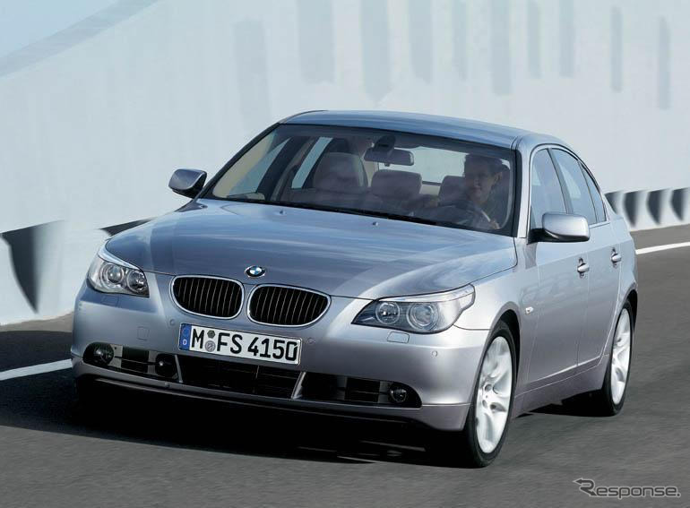 新型BMW『5シリーズ』の内覧会、都市部でキャラバン
