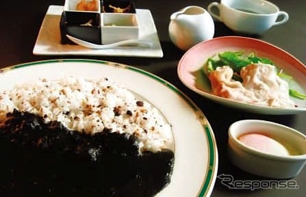 最優秀賞：「黒カレー三河豚ハーブサラダセット」東名道上郷SA（下り）、ヱスビー食品