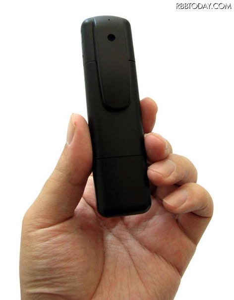 デジタルビデオカメラ、ハンファ・ジャパン USBフラッシュメモリのような手のひらサイズのボディ