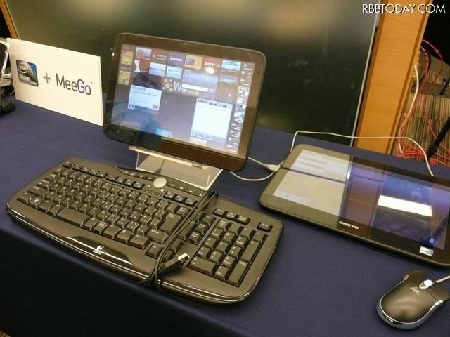 インテルのMeeGoタブレット端末「WebTab」。Qtベースの斬新なユーザーインターフェイスが印象的 インテルのMeeGoタブレット端末「WebTab」。Qtベースの斬新なユーザーインターフェイスが印象的