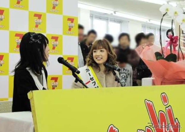 1日店長を務めた小倉優子さん