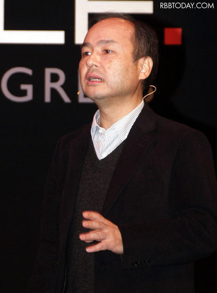 Mobile World Congressの基調講演に登壇したソフトバンク社長の孫正義氏 Mobile World Congressの基調講演に登壇したソフトバンク社長の孫正義氏