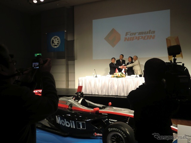 2011年シーズンの全体発表会に先だって行なわれた、2012年Fニッポン・シンガポール大会開催準備の公式発表