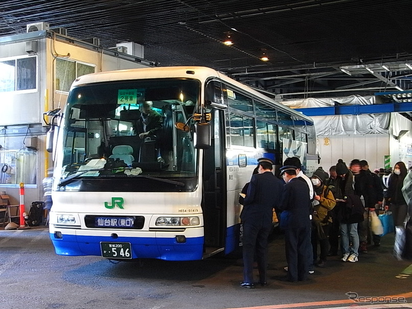東日本大地震 新宿発仙台行き高速バス再開 レスポンス Response Jp