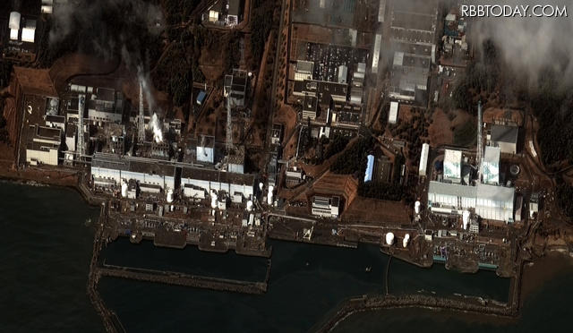 福島第一原子力発電所（Digital Globe社、3月16日撮影） 福島第一原子力発電所（Digital Globe社、3月16日撮影）