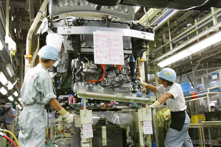 フォードをとらえた!?---トヨタの03年世界生産