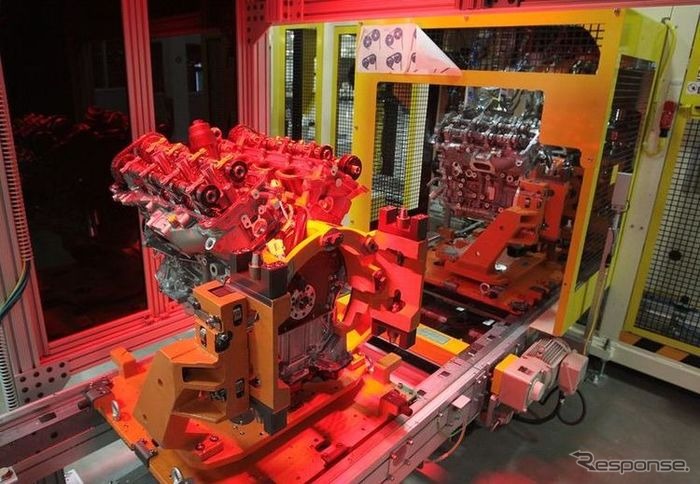クライスラーのトレントン工場で生産されるペンタスターエンジン