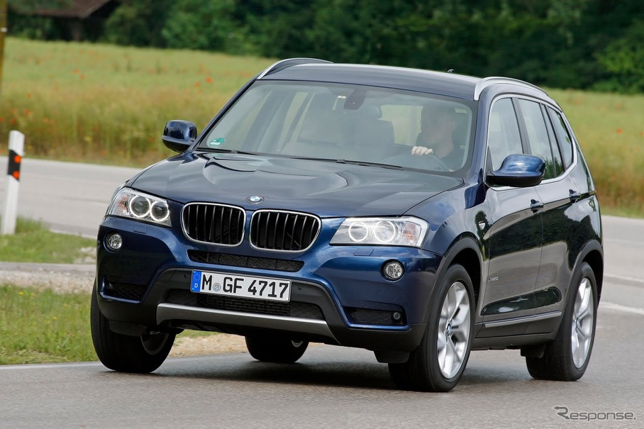 今秋から2.0リットル直列4気筒ガソリンターボのxドライブ20iグレードが加わる欧州仕様のBMW X3