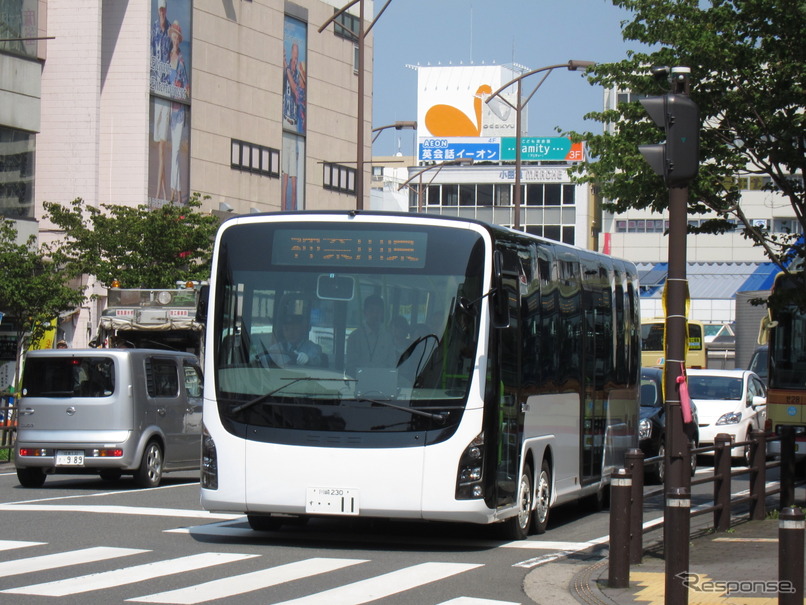 慶應義塾大学の電動フルフラットバス